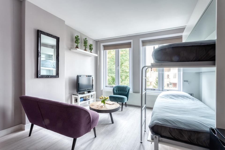 Living room, Seating area, bunk bed