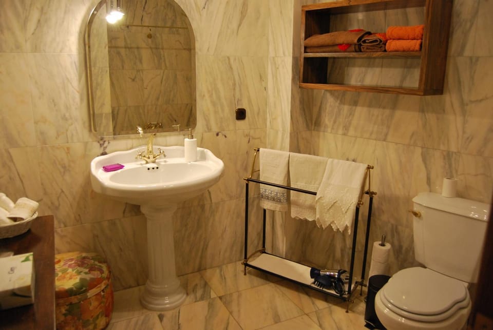 Bathroom, Decorative detail
