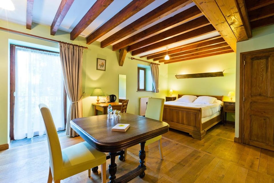 Photo of the whole room, children, Family, Bath