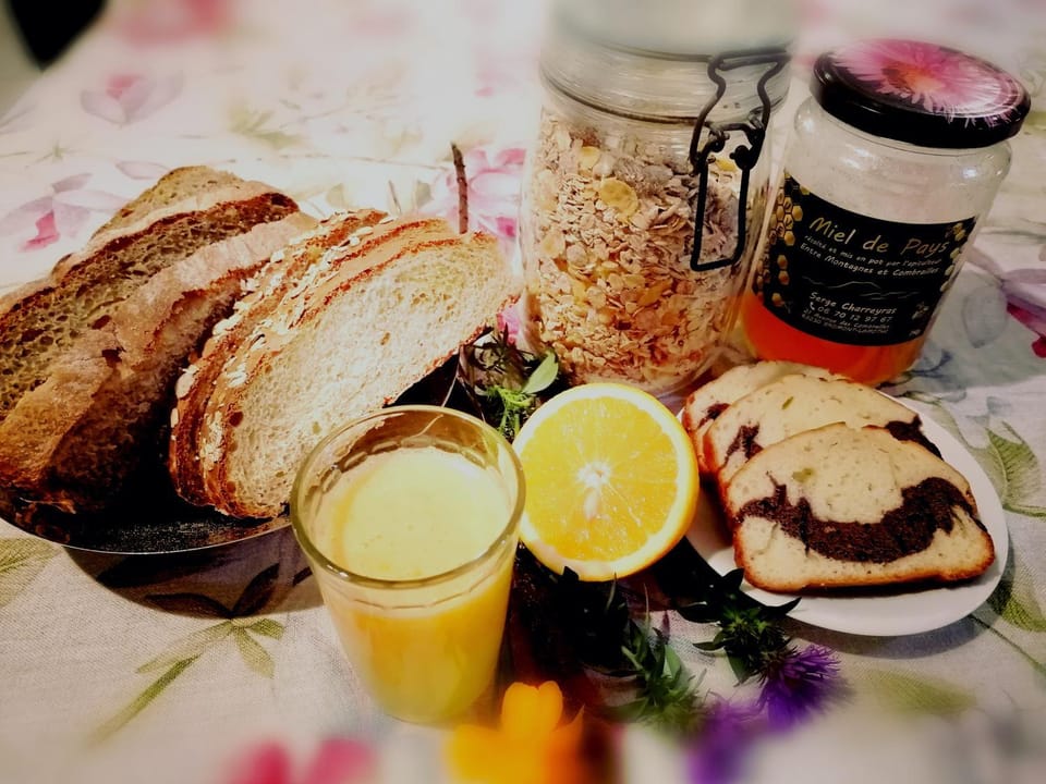 Food and drinks, Breakfast, Continental breakfast, Lunch