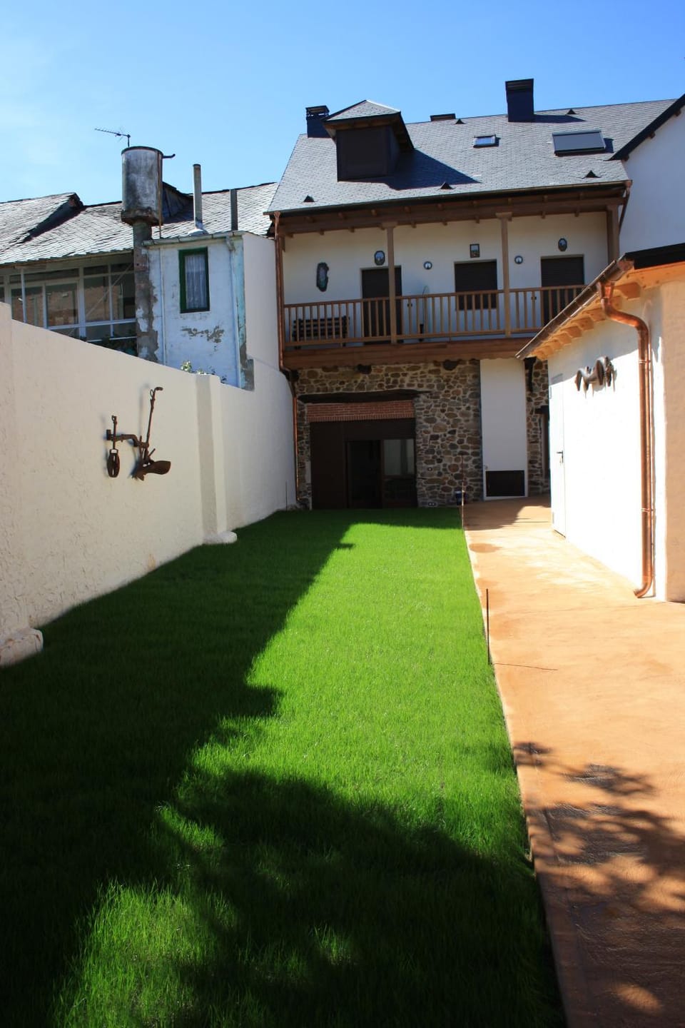 Facade/entrance, Garden