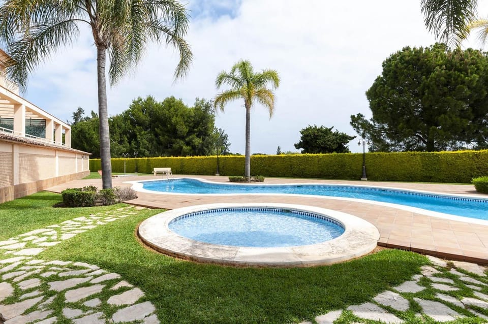 Swimming pool, Swimming pool