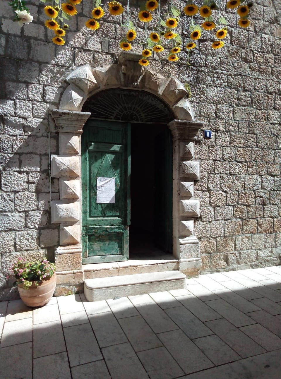 Facade/entrance