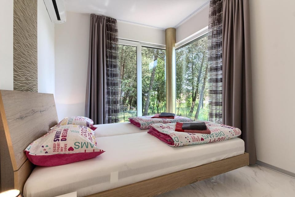 Amazing villa Sandra with pool near the beach, extra pool heating available - WiiBuk Villa in Medulin