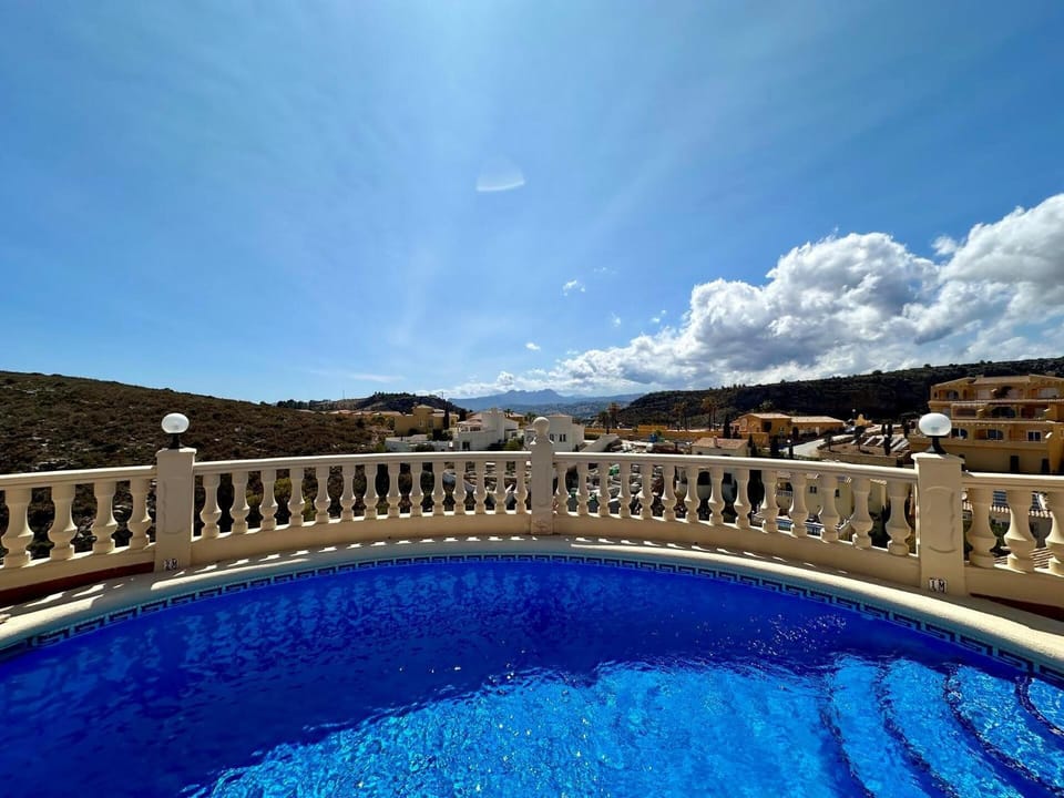 City view, Mountain view, Swimming pool