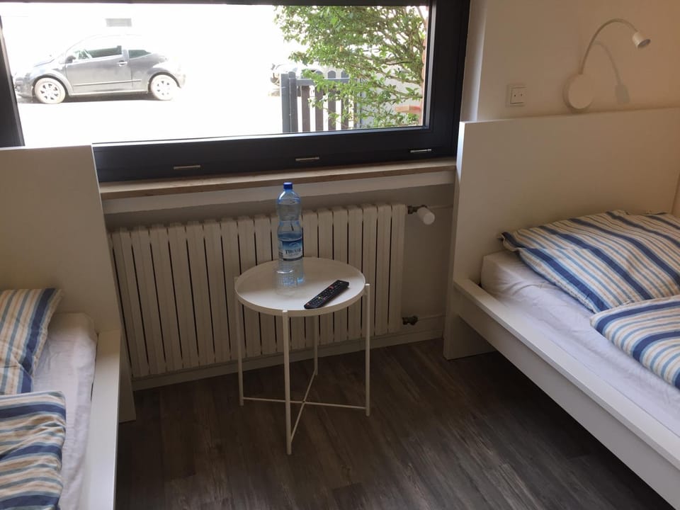 Bed, Non alcoholic drinks