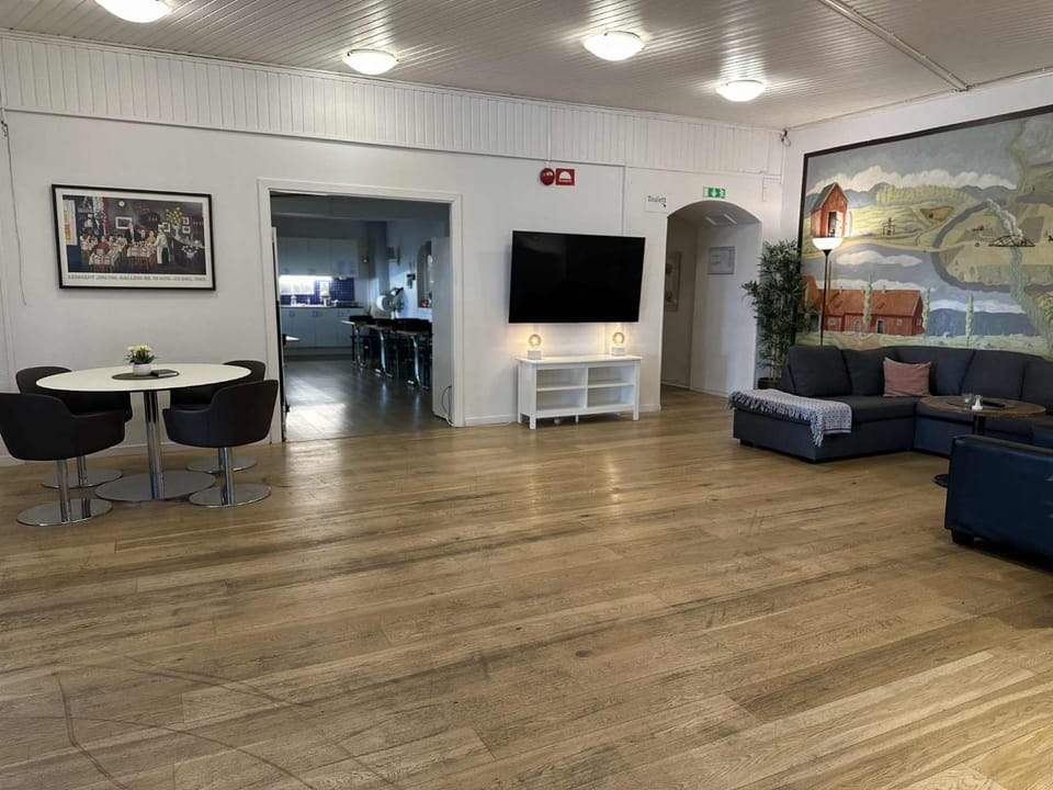 Communal lounge/ TV room