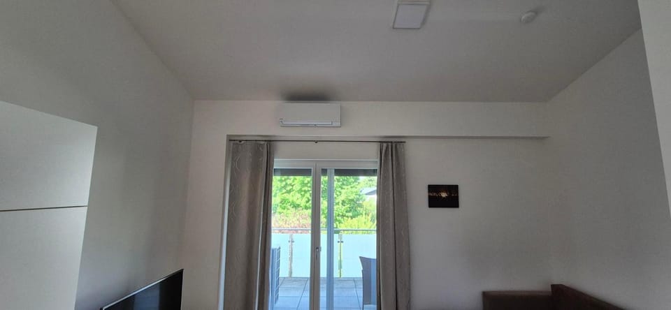 air conditioner, air conditioner