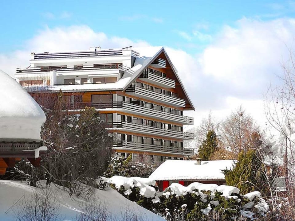 Property building, Day, Winter