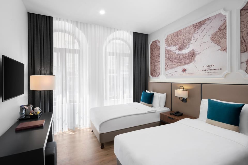 Bed, TV and multimedia, View (from property/room), Photo of the whole room, Bedroom