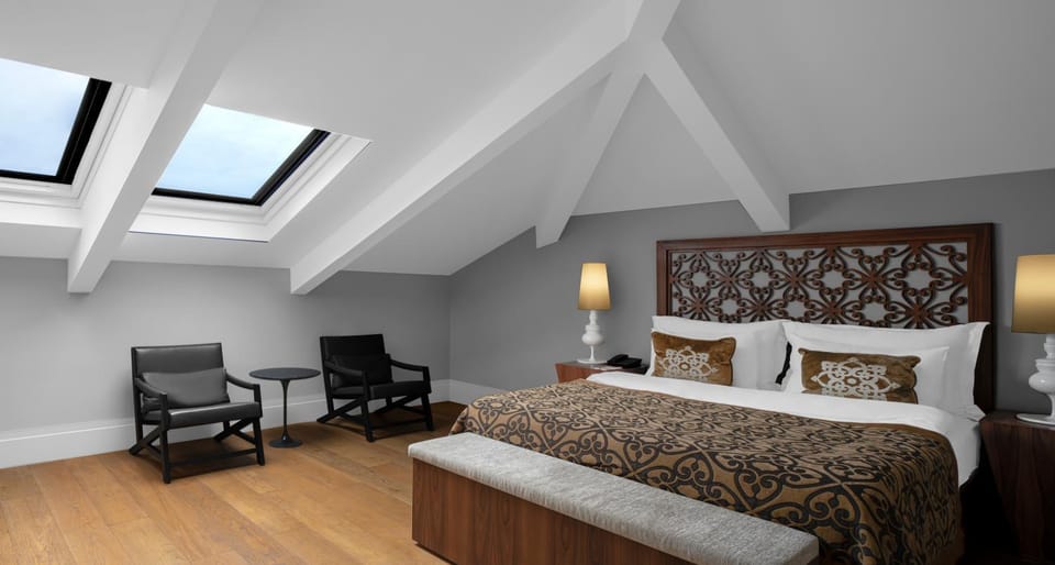 Bed, View (from property/room), Seating area, Bedroom