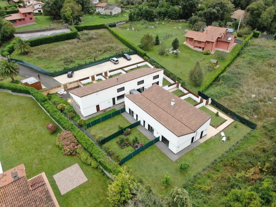 Property building, Day, Natural landscape, Bird's eye view, Garden, Garden view