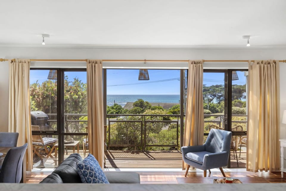 Apartment 5 Pacific Apartments Apartment in Lorne