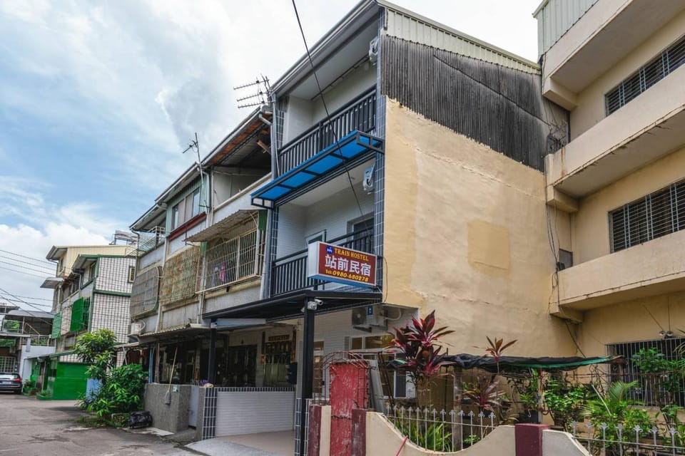 站前民宿 免費停車場 火車站 Vacation rental in Kaohsiung