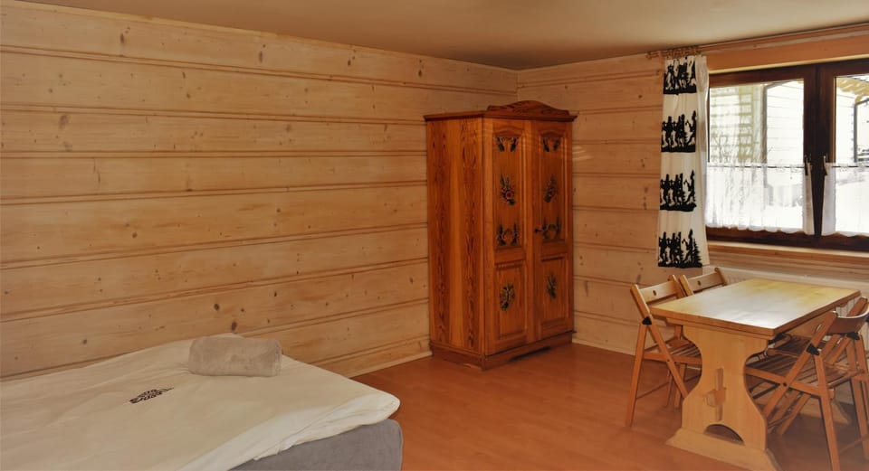 Bed, Photo of the whole room, Dining area