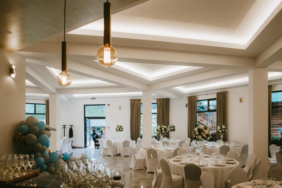 Restaurant/places to eat, Banquet/Function facilities