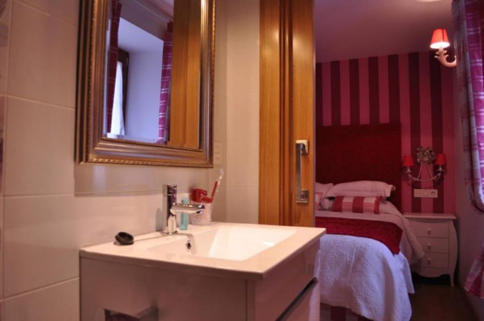 Toilet, Bed