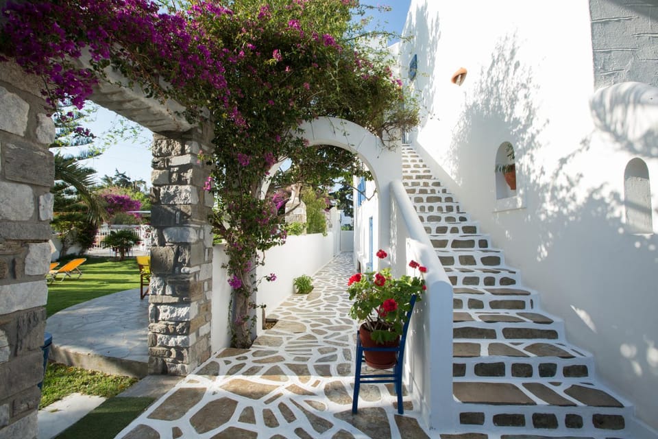 Facade/entrance, Garden view