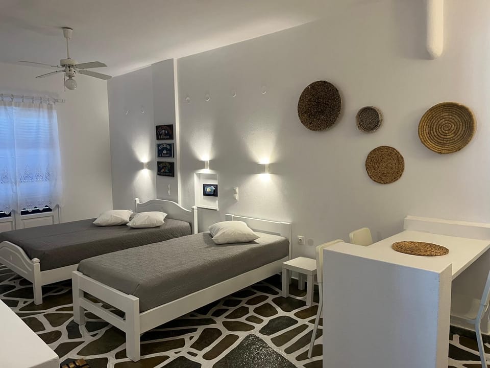 Bed, Photo of the whole room, Bedroom, fireplace