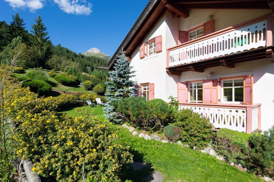 Property building, Garden, Balcony/Terrace, Garden view