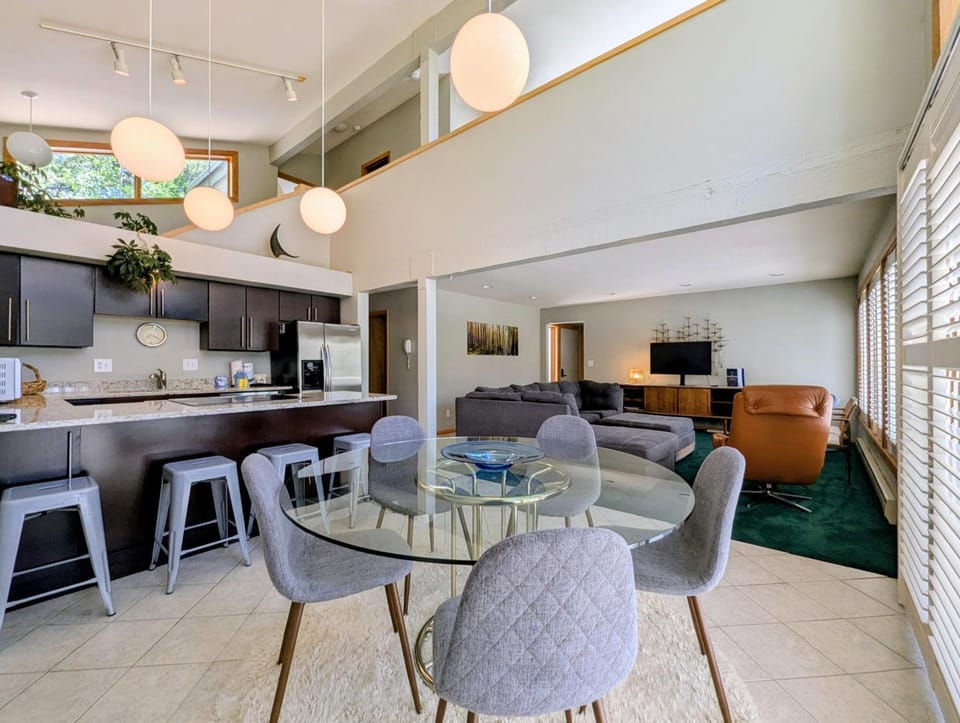 Day, Kitchen or kitchenette, Living room, Seating area, Dining area, furniture, kitchen, air conditioner