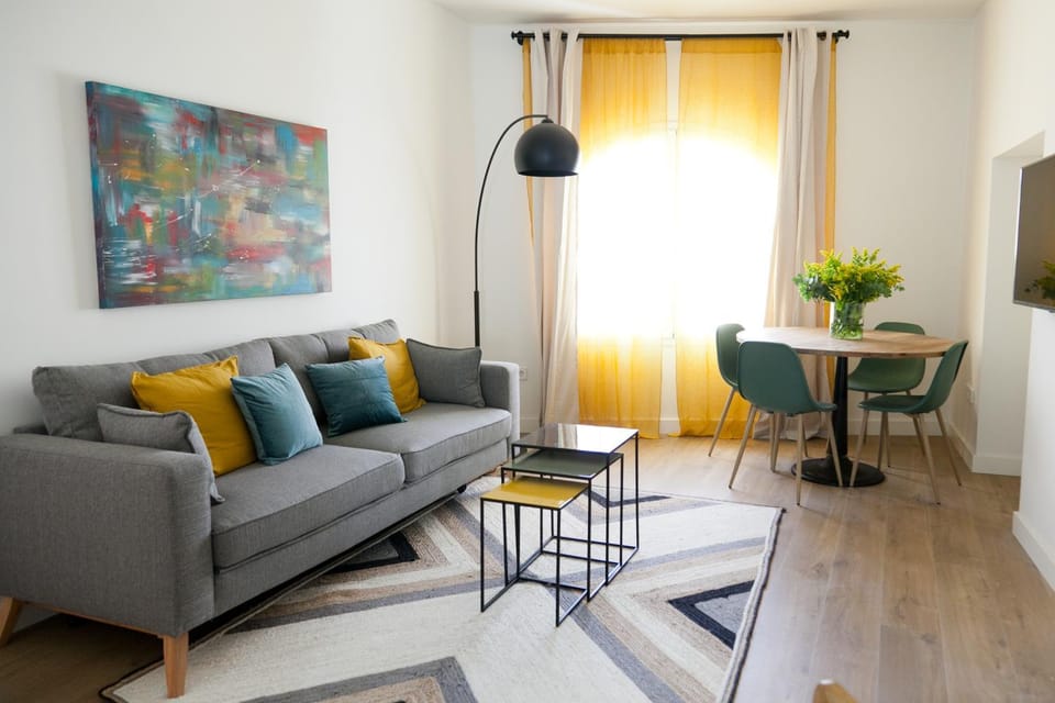 Living room, Food and drinks, Decorative detail, Seating area, Dining area