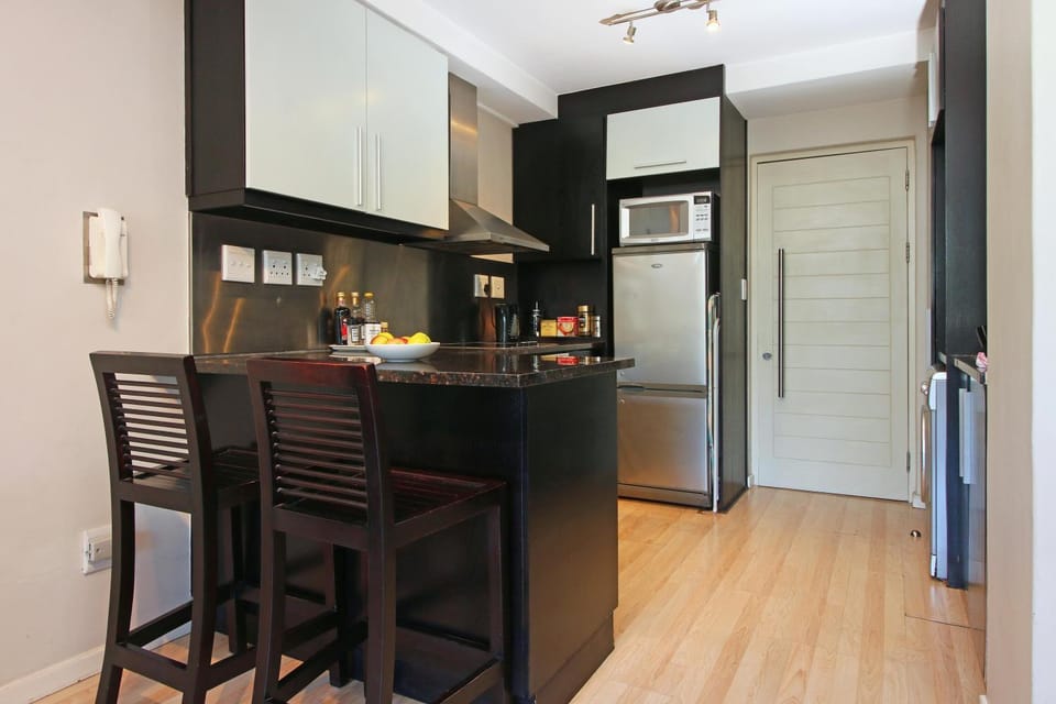 Coffee/tea facilities, Kitchen or kitchenette, Dining area