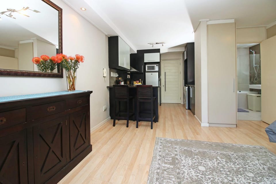 Kitchen or kitchenette, Seating area