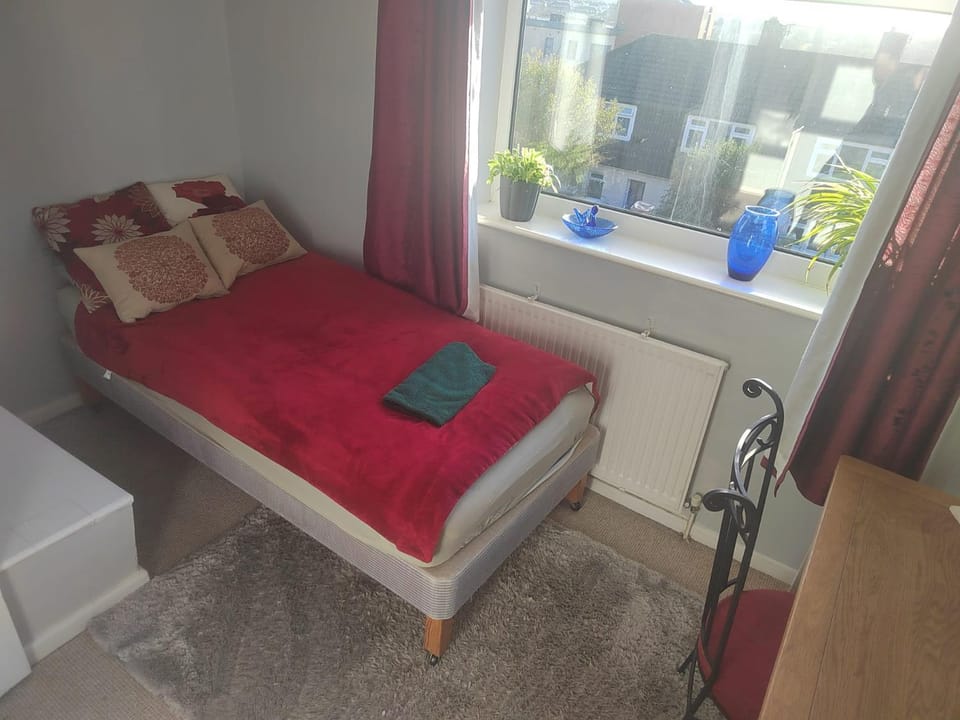 Nice double and single rooms in the quiet area with excellent shared facilities Vacation rental in Plymouth