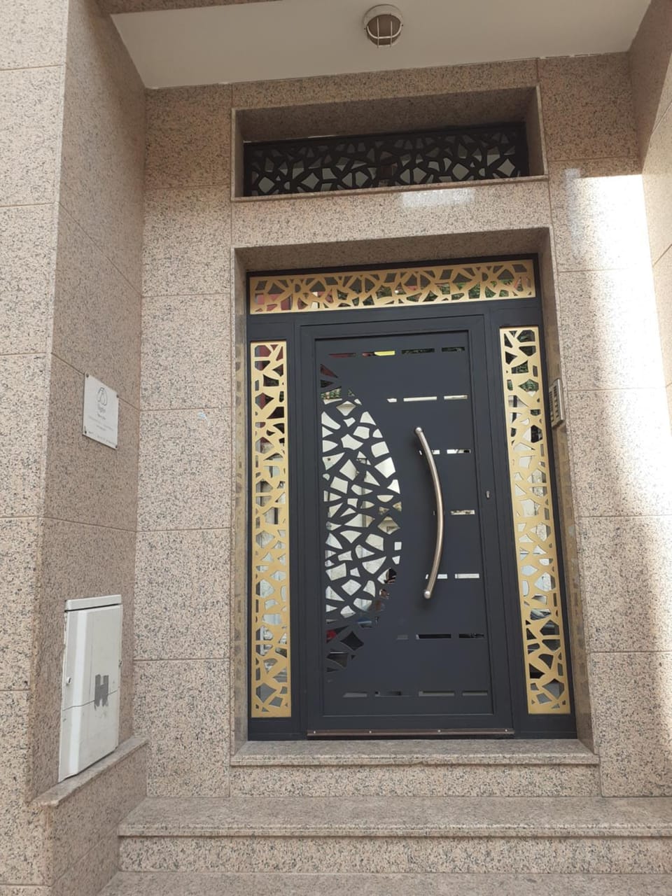 Facade/entrance