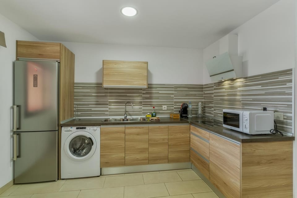 Kitchen or kitchenette, Living room