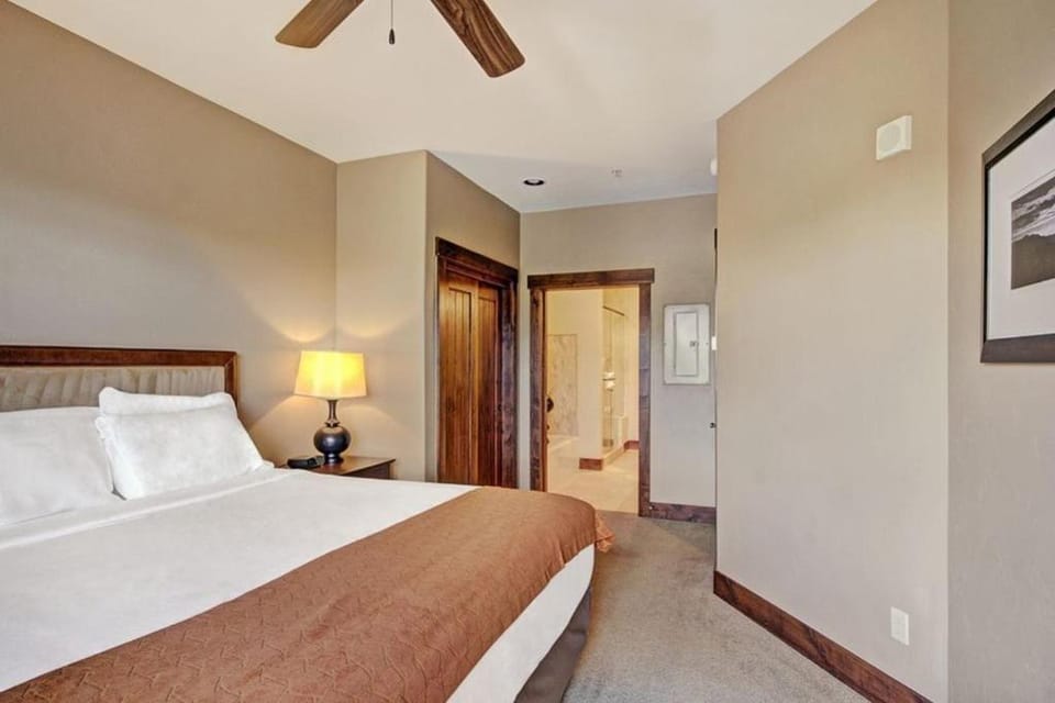 Crystal Peak Lodge 1 Bedroom Ski In, Ski Out Slopeside Condo At The Base Of Peak 7 Apartment in Breckenridge