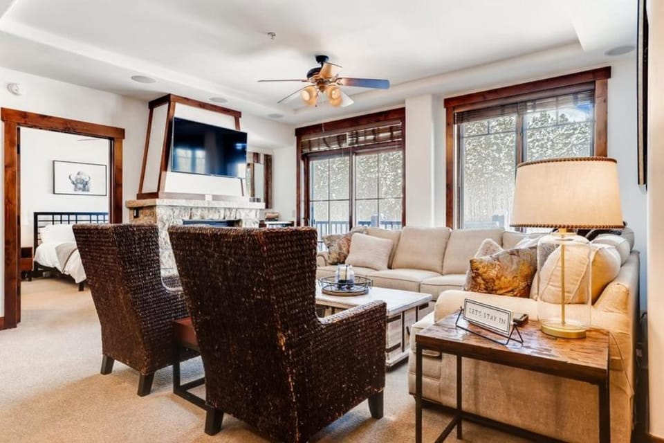 Crystal Peak Lodge 3 Bedroom Ski In, Ski Out Slopeside Condo At The Base Of Peak 7 Apartment in Breckenridge