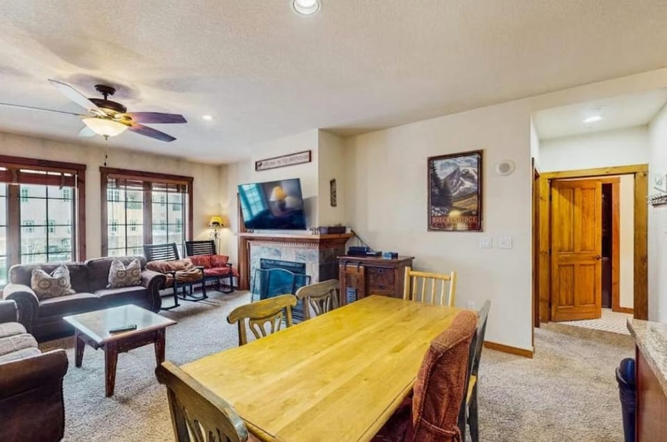 Perfectly Placed 2 Bedroom Vacation Rental in Historic Downtown Breckenridge with Access to Hot Tub and Pool Apartment in Breckenridge