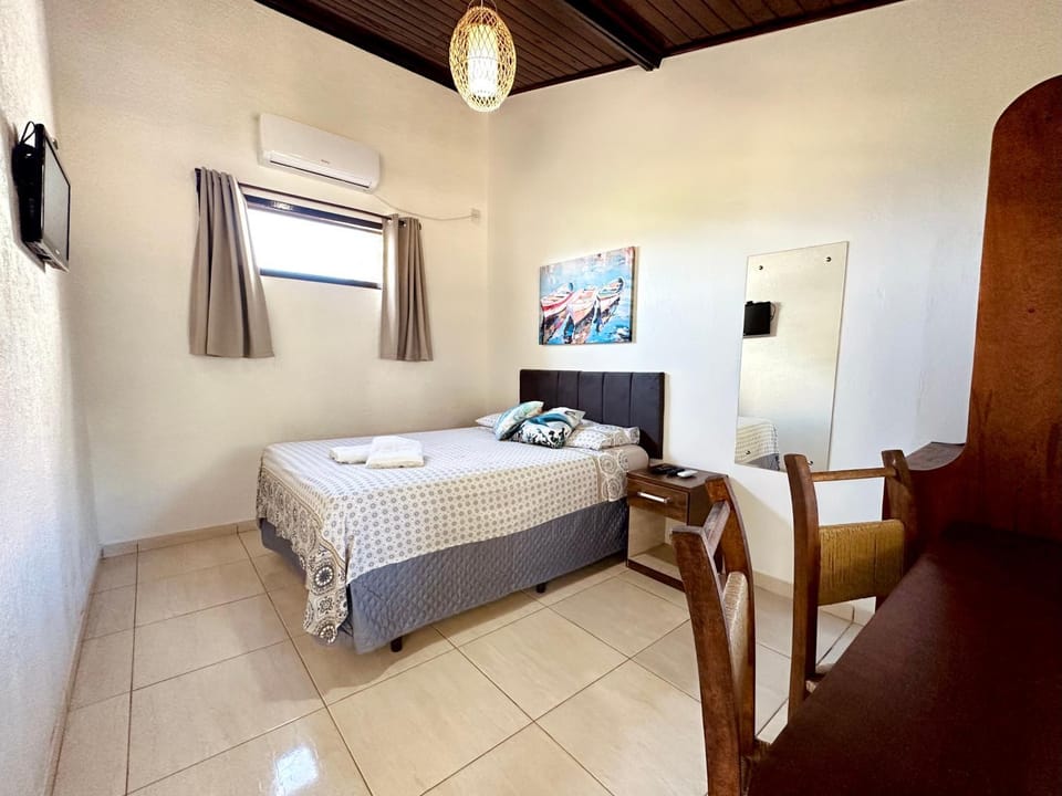 Bed, TV and multimedia, Photo of the whole room, Bedroom, air conditioner