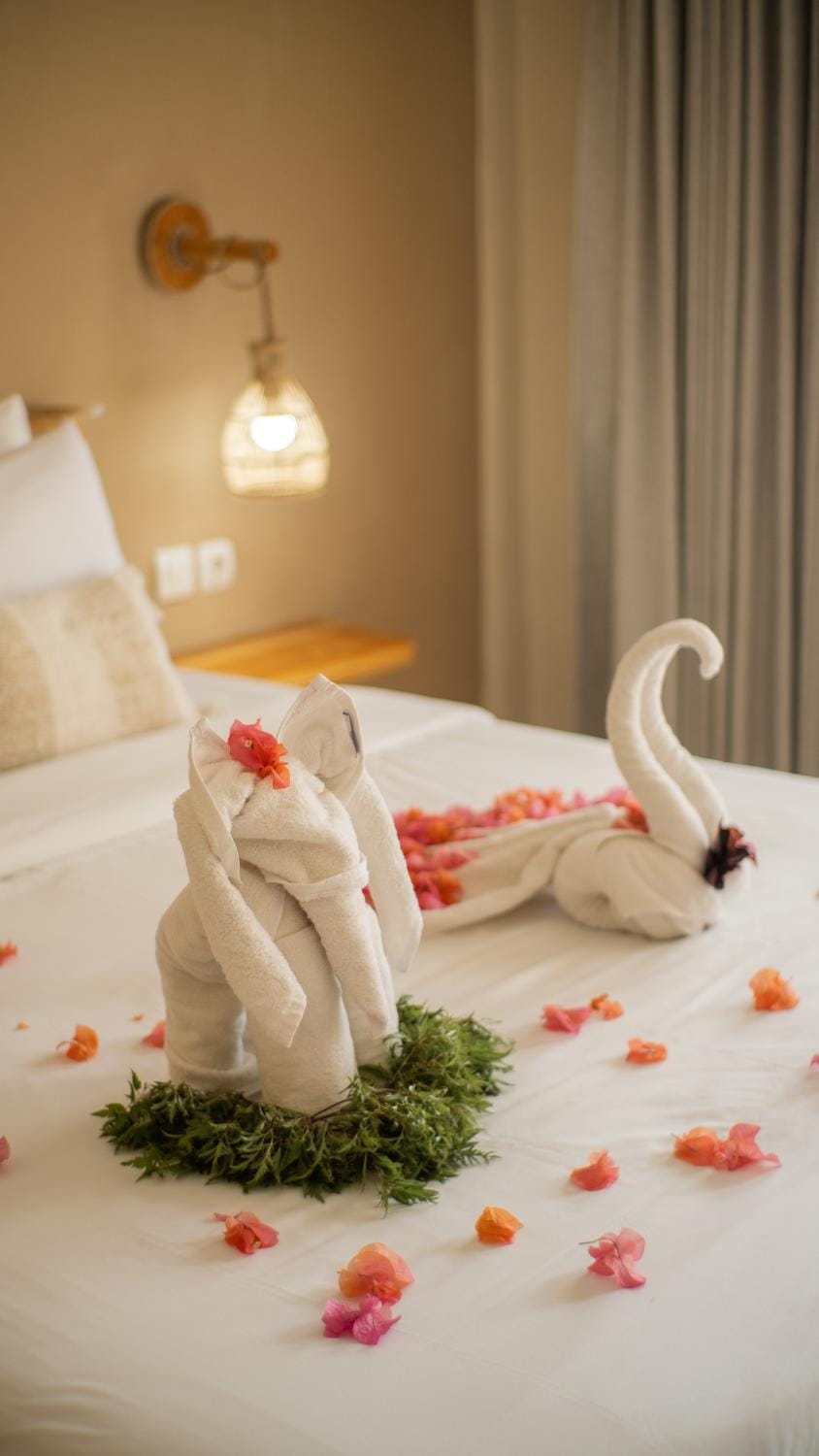 Bed, Photo of the whole room, Decorative detail, Bedroom, towels