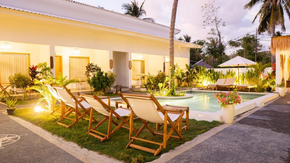 Property building, Garden, Pool view, Swimming pool, sunbed