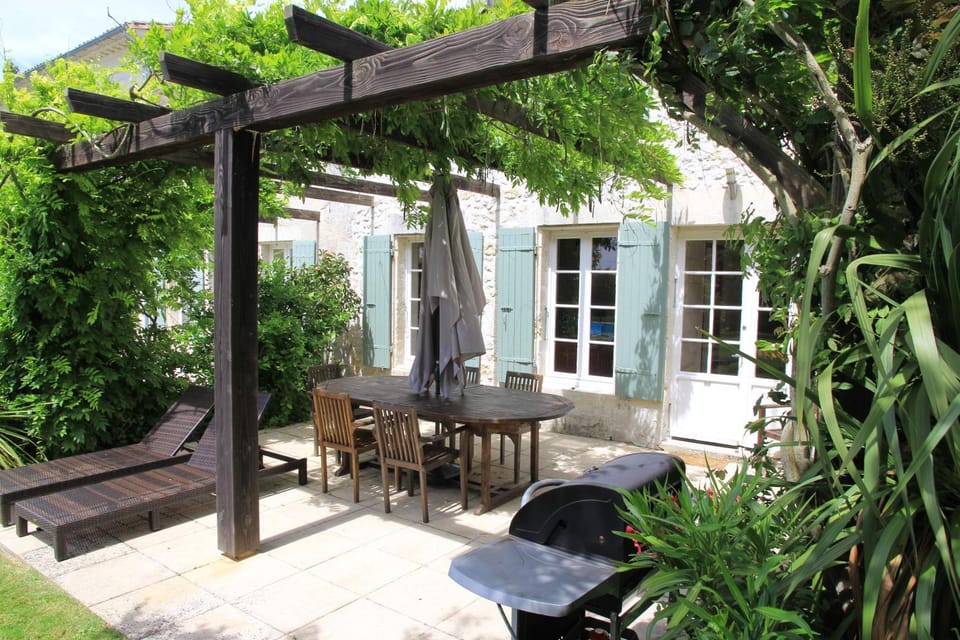 Patio, BBQ facilities