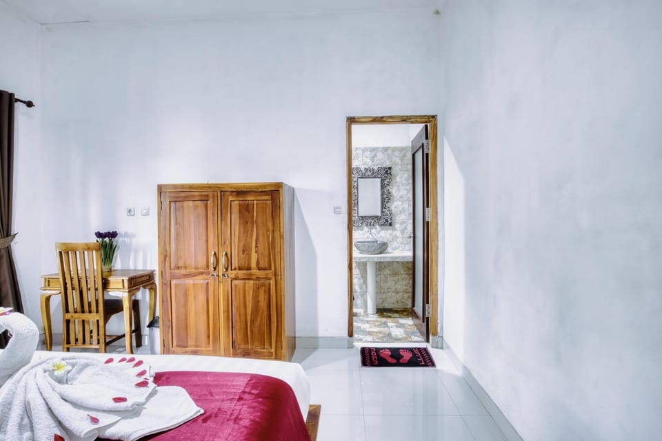 Bed, Bedroom, towels, wardrobe