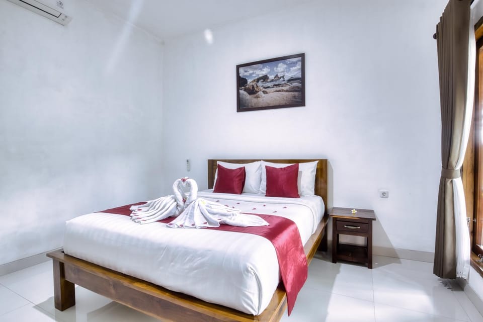 Bed, Photo of the whole room, Bedroom, towels, air conditioner