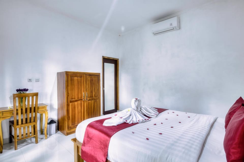 Bed, Bedroom, towels, wardrobe, air conditioner