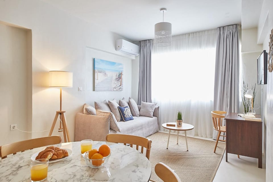Living room, Photo of the whole room, Seating area, Dining area
