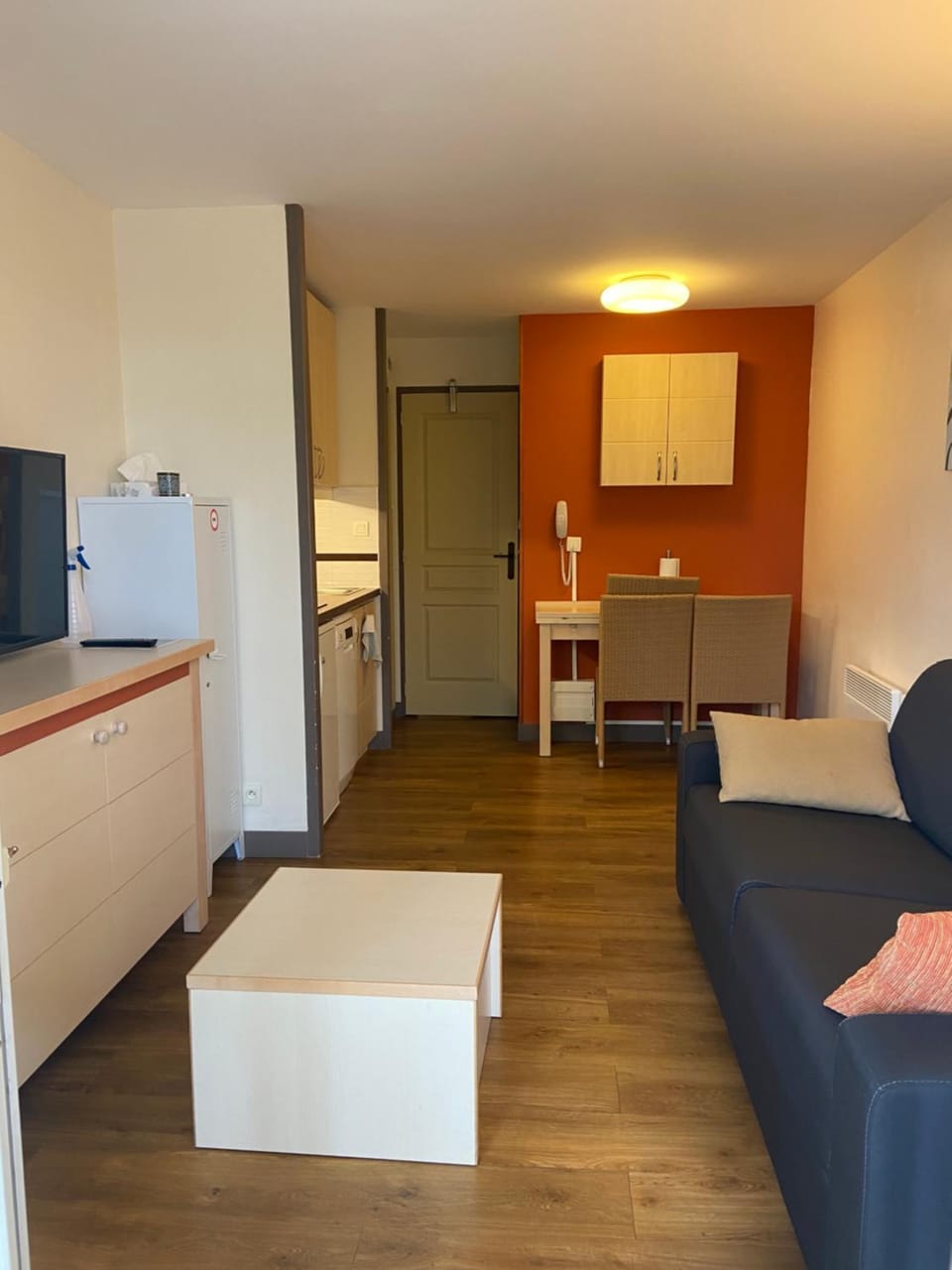 Photo of the whole room