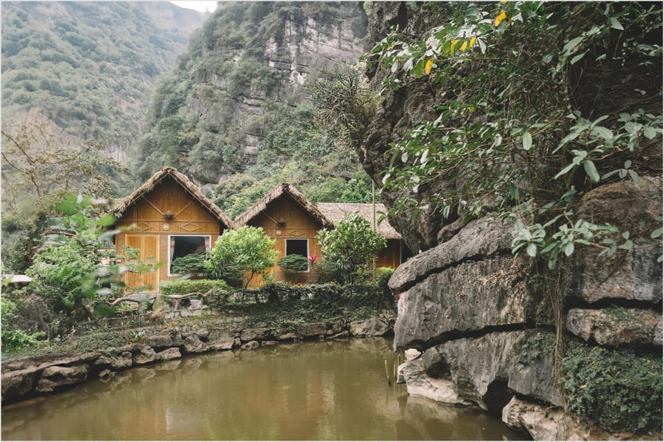 Property building, Nearby landmark, Spring, Day, Natural landscape, Lake view, Mountain view