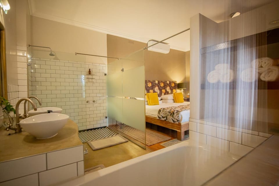 Shower, Bathroom, Bedroom, Bath, towels
