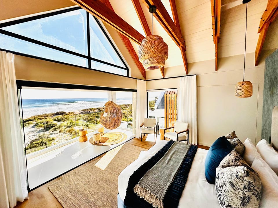 View (from property/room), Balcony/Terrace, Photo of the whole room, Seating area, Bedroom, Sea view