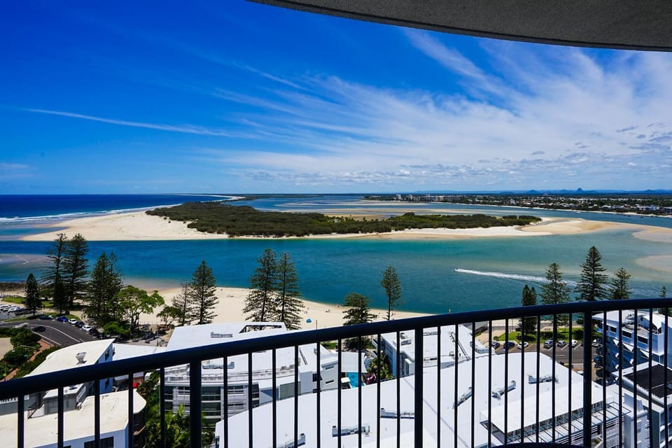 Property building, Day, View (from property/room), Balcony/Terrace, Beach, Sea view