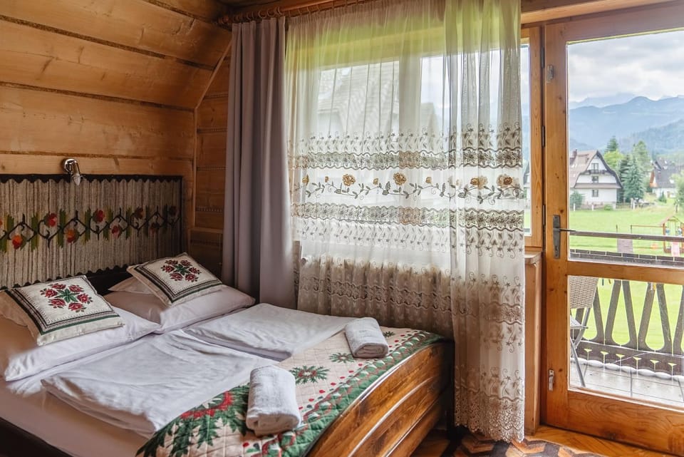 Bed, Photo of the whole room, Bedroom, Mountain view