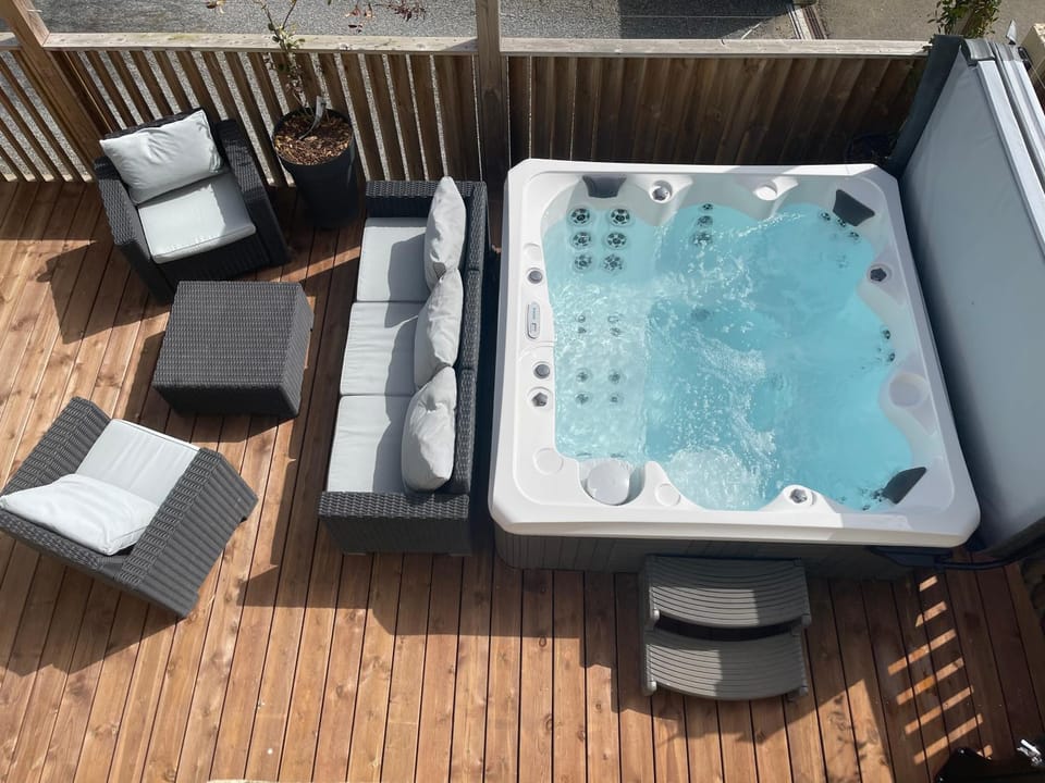 Hot Tub, Pool view, sunbed