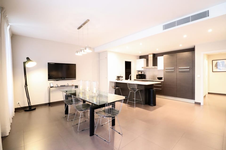 Dining area, kitchen